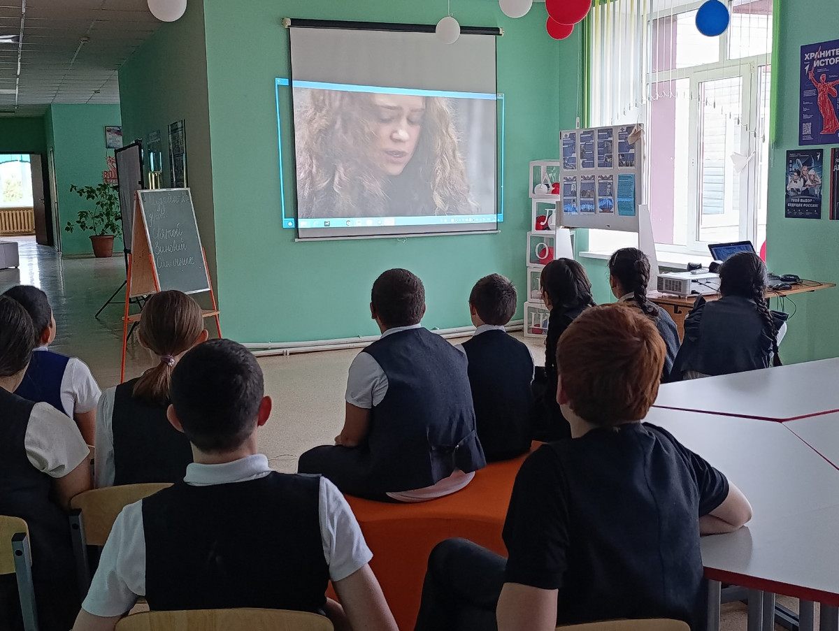 Постер к социальной практике: Активности в начальных классах к дню Доброты