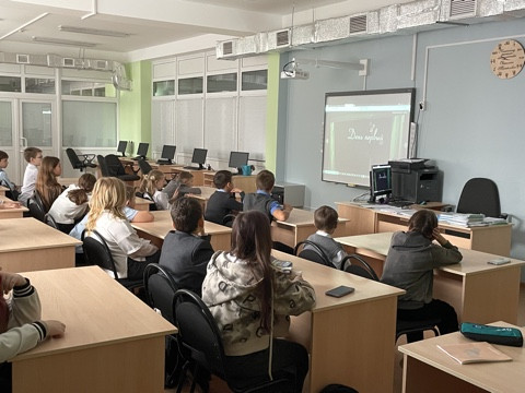 Постер к социальной практике: труд