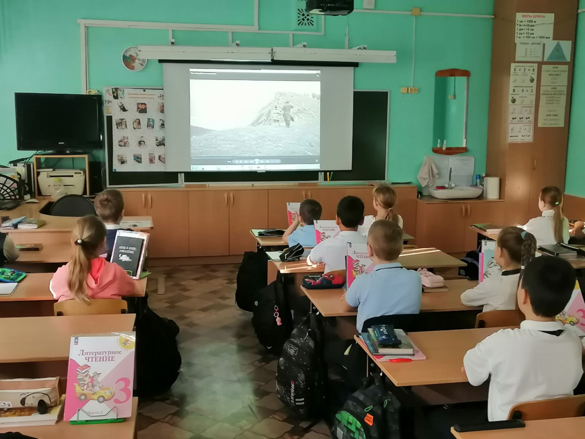 Постер к социальной практике: Дружба и дружелюбие – это волшебные ключи к счастью.