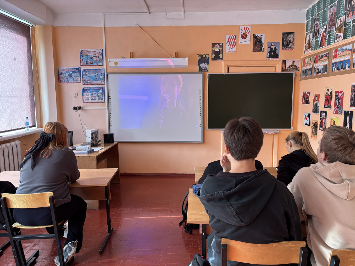 Постер к социальной практике: Строительство мира начинается с нас