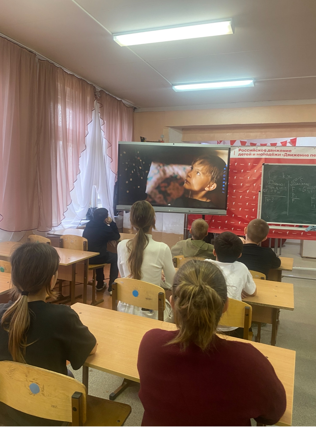 Постер к социальной практике: Один за всех, и все за одного.