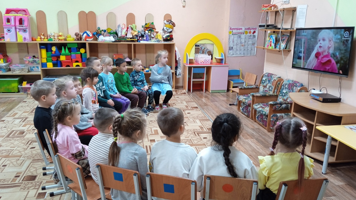 Постер к социальной практике: мандариновые человечки