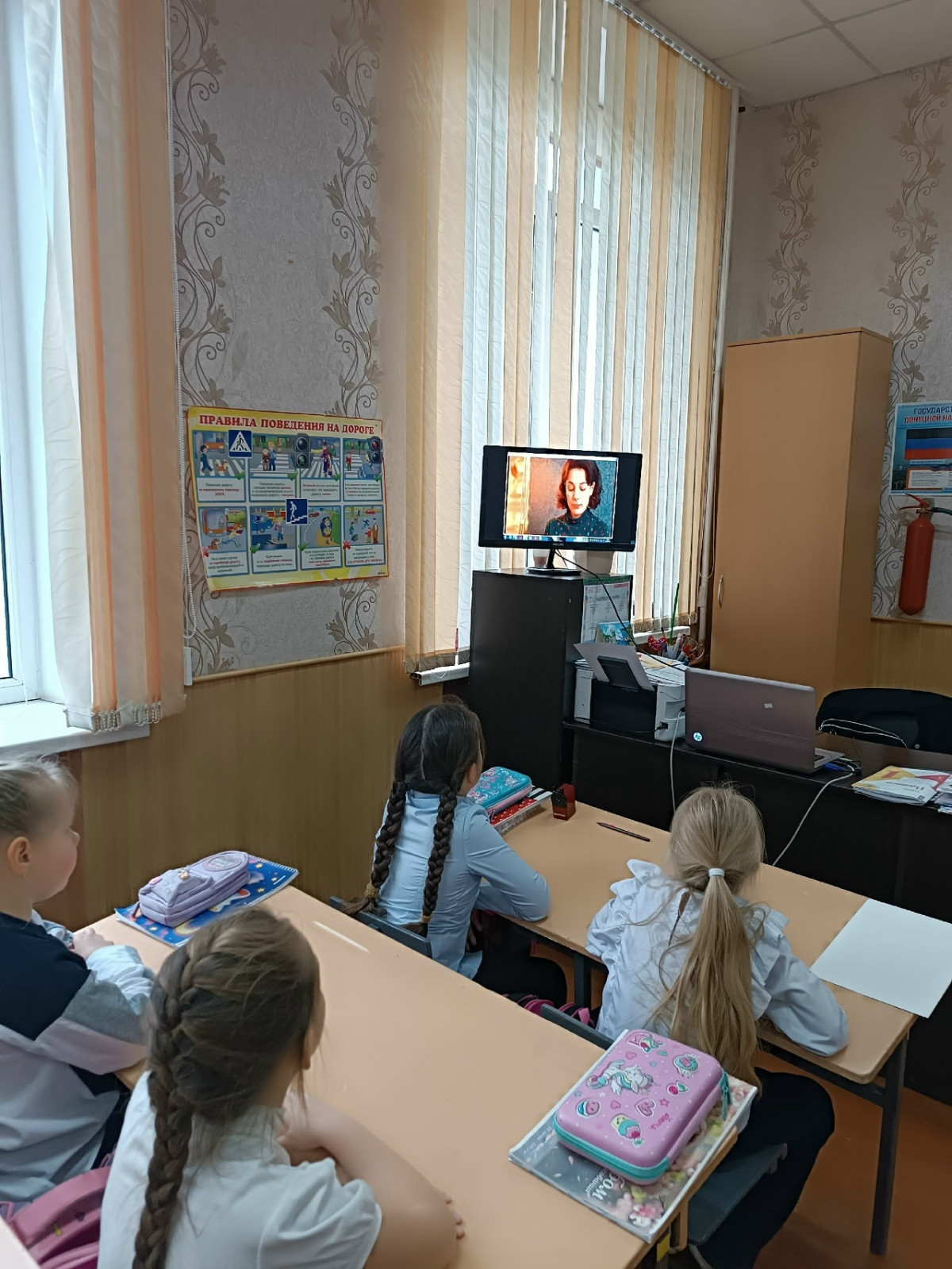 Постер к социальной практике: "Волшебные варежки"