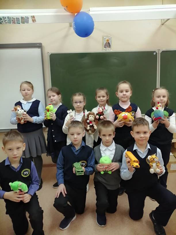 Постер к социальной практике: Добро, которое ты делаешь от сердца, ты делаешь всегда себе. (Л. Толстой)Добро творить, как воздухом дышать, Потребность людям данная от Бога, Лучами сердца мир отогревать, И отдавать, и не считать, что много.