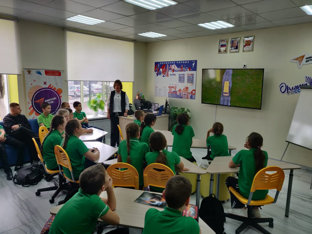 Постер к социальной практике: Выставка рисунков"Рисунки по фильму"