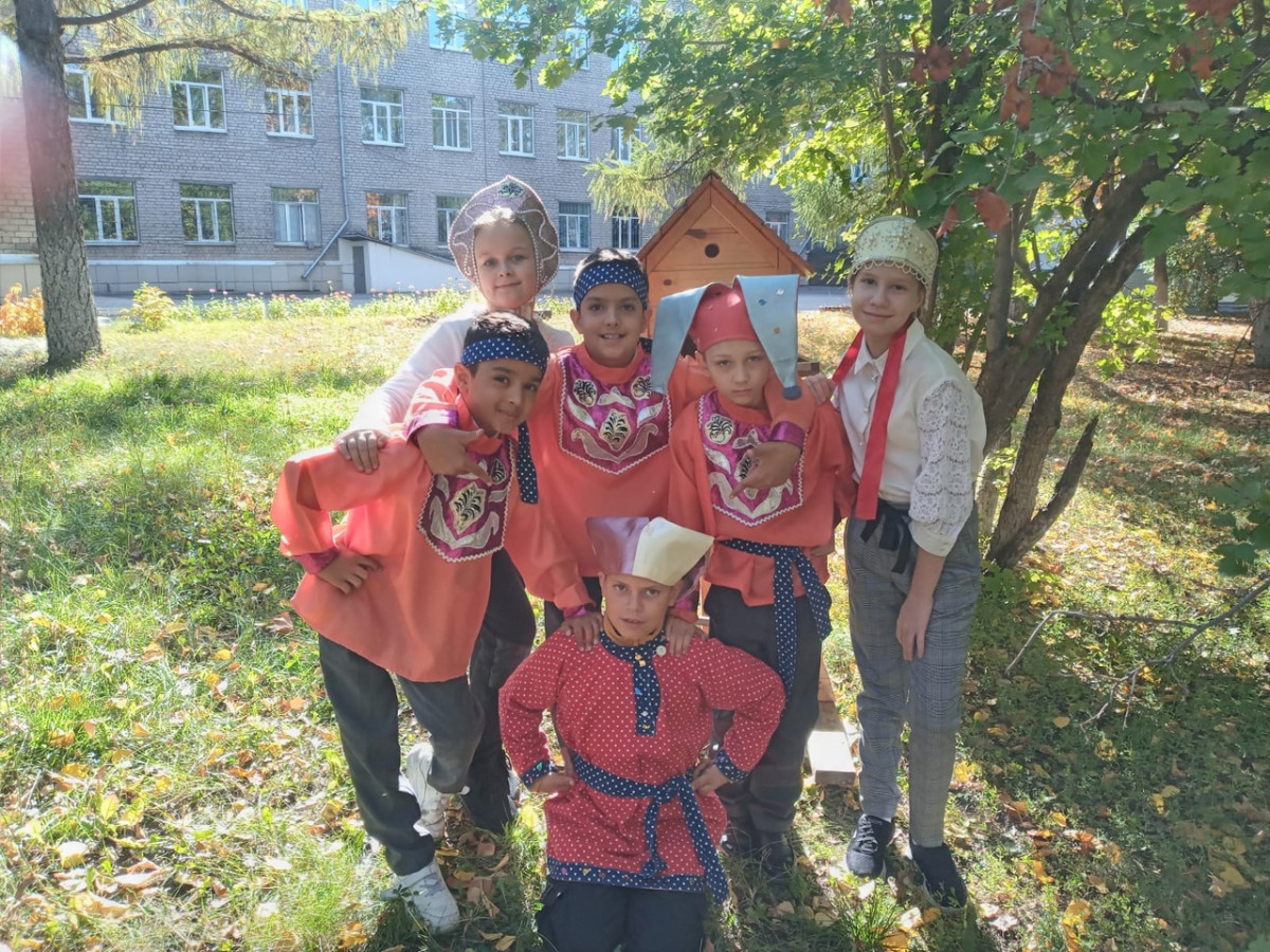 Постер к социальной практике: Многонациональная школа