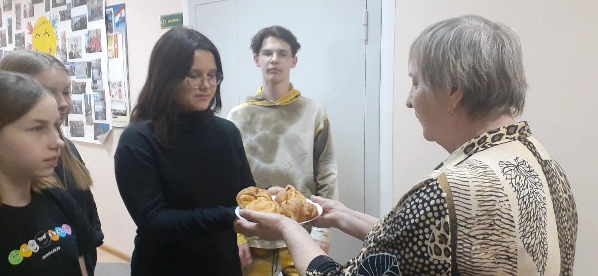 Постер к социальной практике: Учитель-профессия дальнего действия, главная на Земле!!!