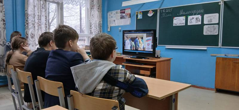 Постер к социальной практике: «Трудно птицам зимовать, надо птицам помогать»