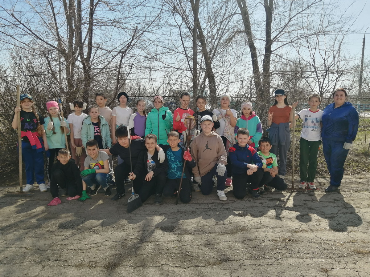 Постер к социальной практике: Только вместе, только дружно, помогать природе нужно!