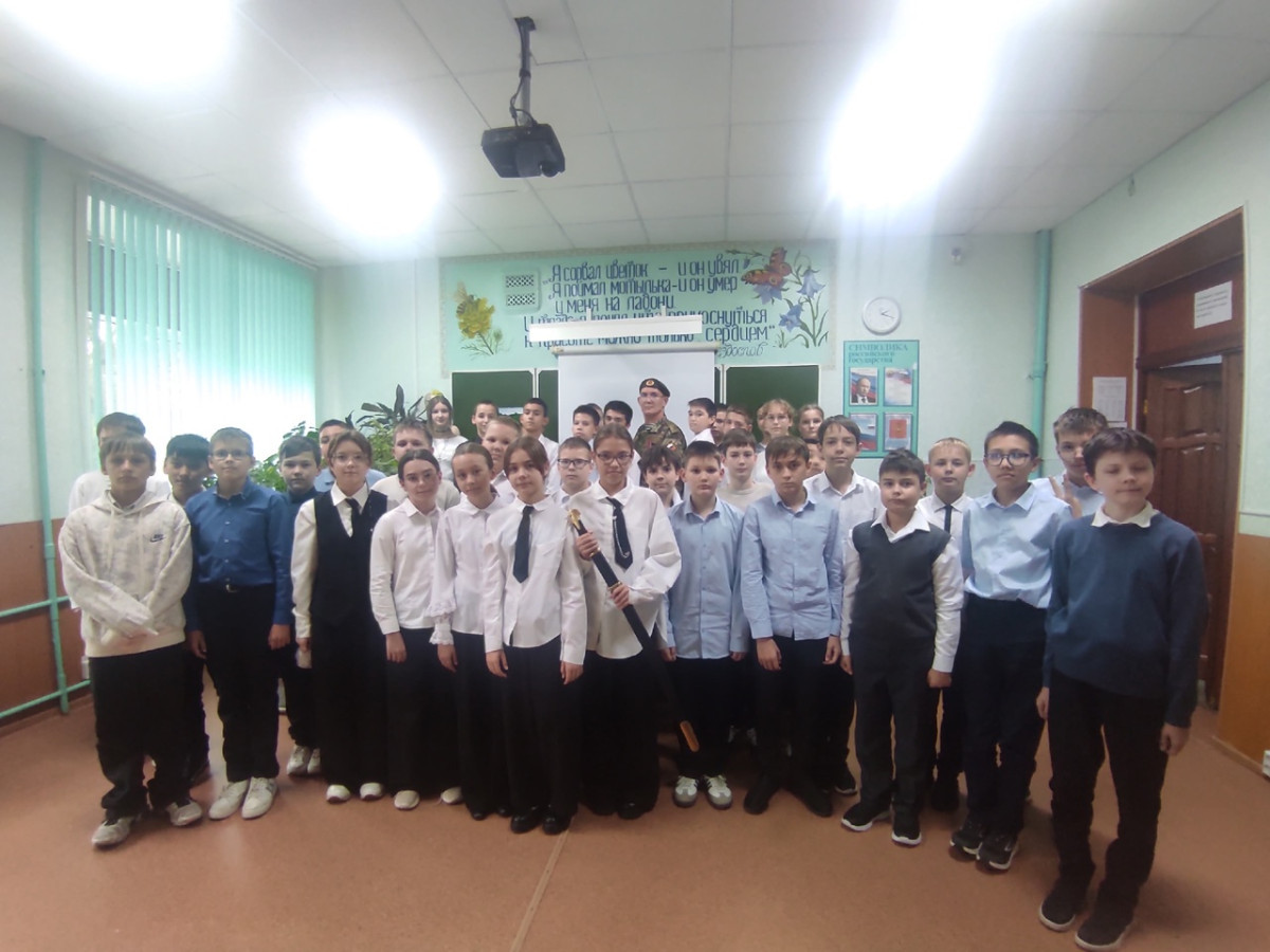 Постер к социальной практике: Счастье - людям помогать!