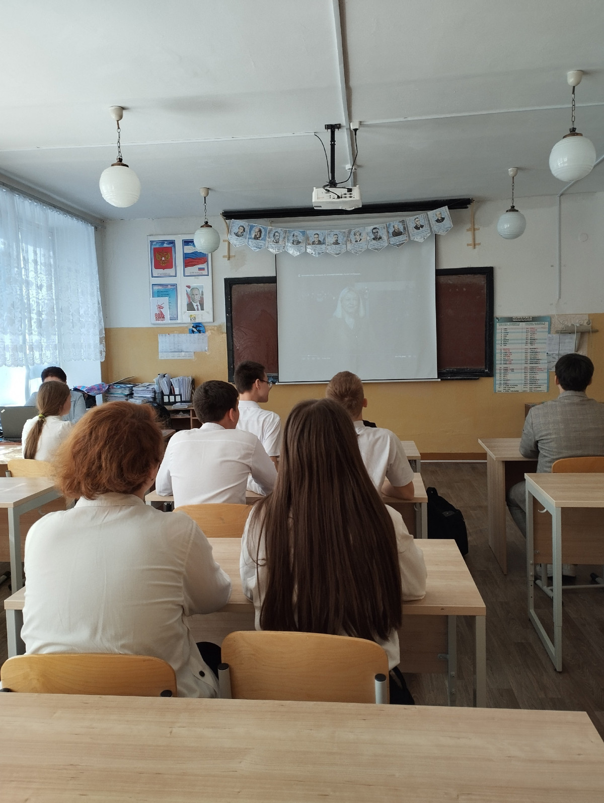 Постер к социальной практике: Мы рождены, чтобы жить совместно, поддерживая друг друга.