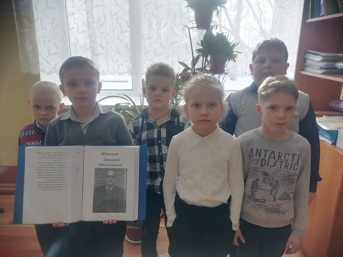 Постер к социальной практике: Есть на кого равняться