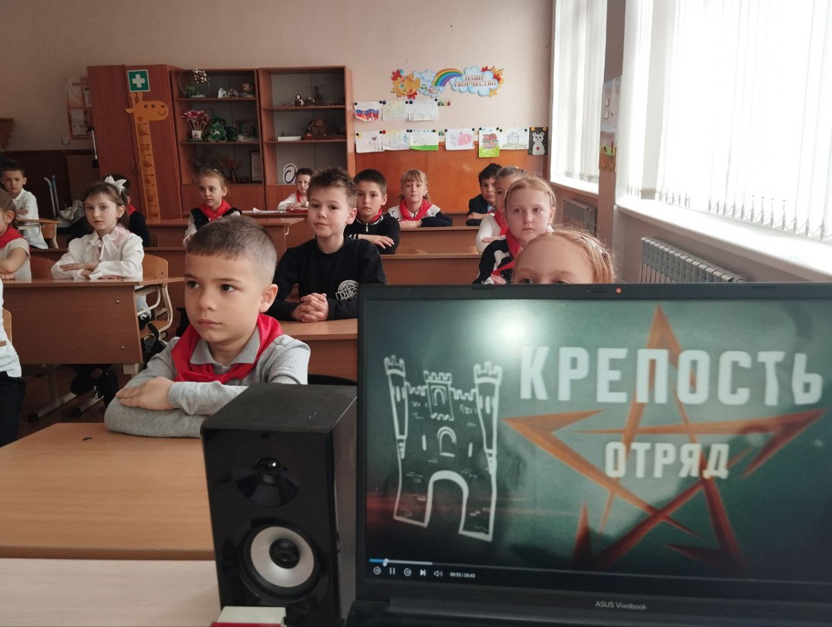 Постер к социальной практике: "Мы -патриоты!"