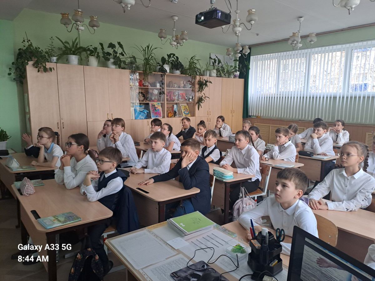 Постер к социальной практике: Экологический субботник "Сделаем школьный двор чистым"