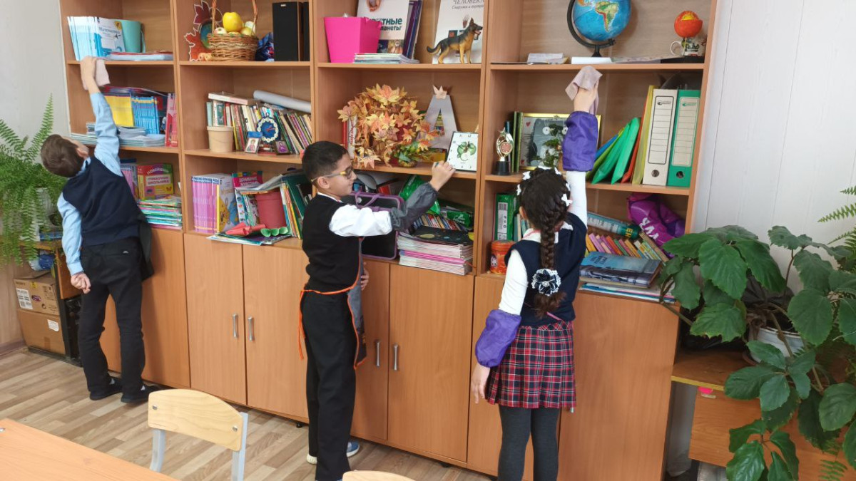 Постер к социальной практике: Человек без друзей, что дерево без корней.