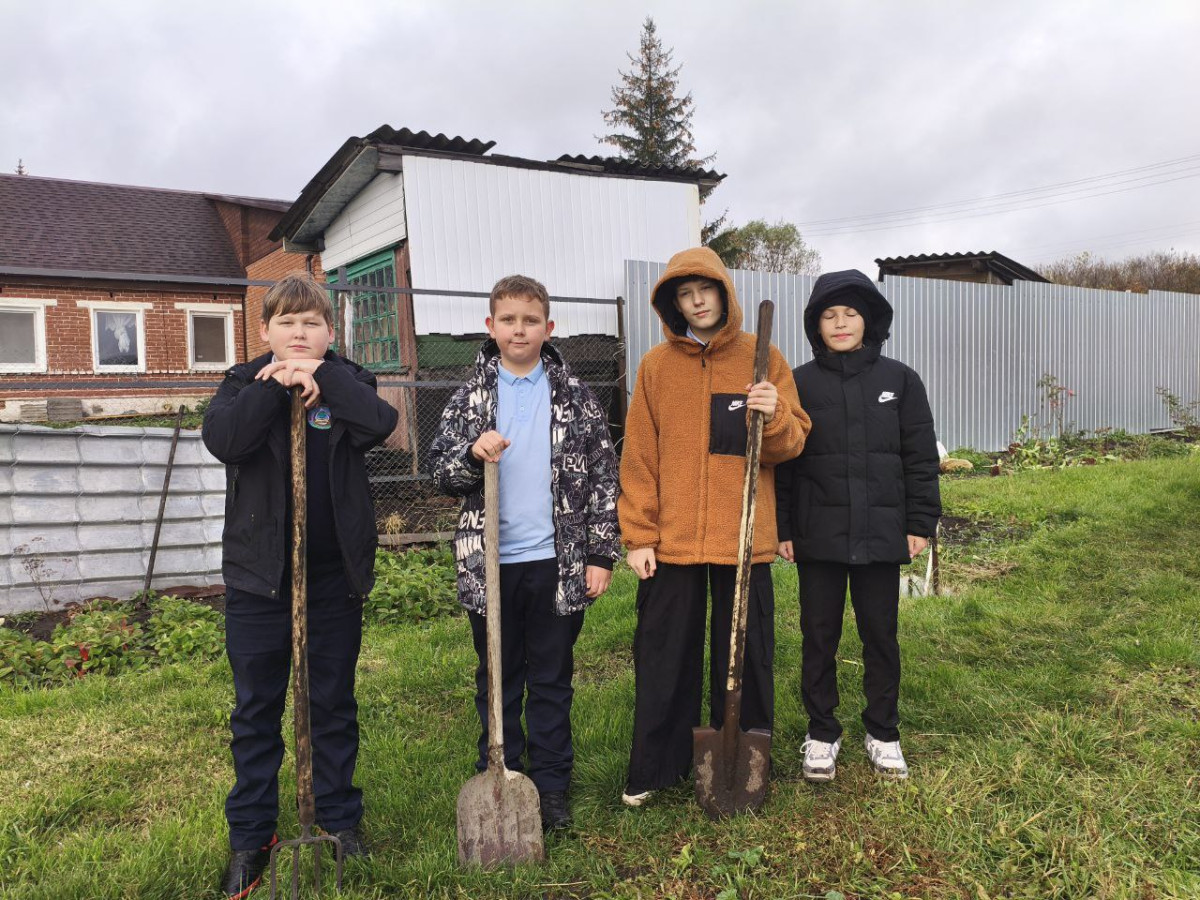 Постер к социальной практике: «Во все века, во все времена – быть человеком задача одна!»
