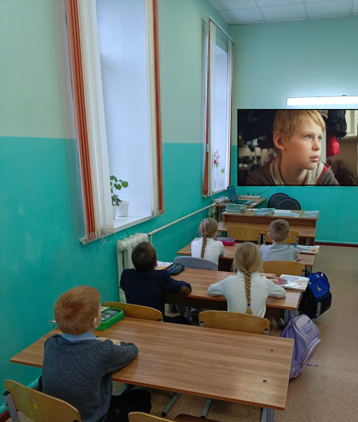 Постер к социальной практике: «Кто сам ко всем лицом, к тому и добрые люди не спиной».