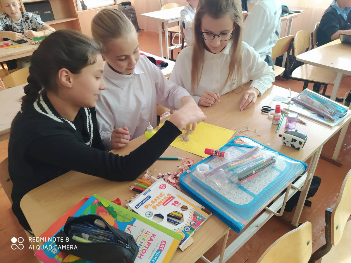 Постер к социальной практике: Старшее поколение —  носители и хранители семейных ценностей и традиций.