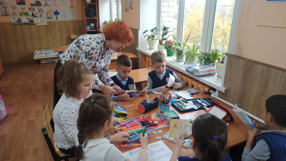 Постер к социальной практике: «Делай с нами, делай как мы, делай лучше нас».