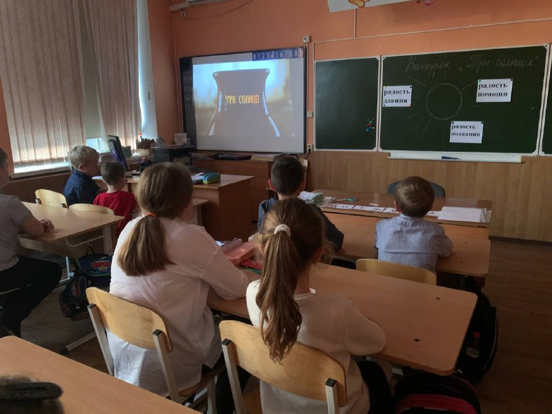 Постер к социальной практике: Уважение других дает повод к уважению самого себя.