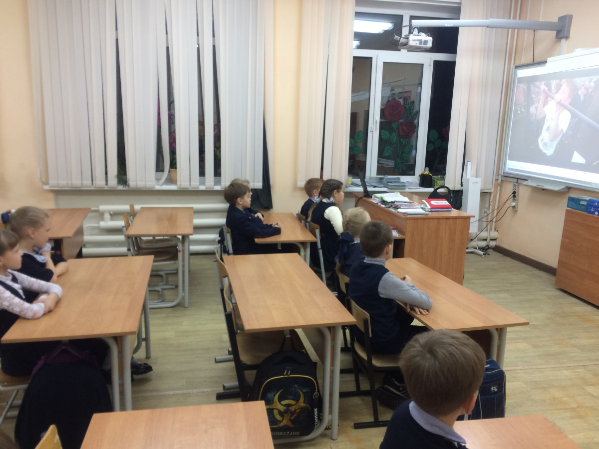 Постер к социальной практике: МБОУ "Гимназия №20", "Друг в беде не бросит", помощь вместо осуждения, Морозова Татьяна Владимировна, "Просмотр фильма"