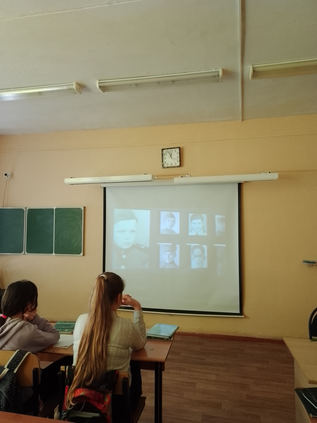 Постер к социальной практике: Рассказываем о подвигах юных героев в годы ВОВ,помогаем СВО.