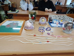 Постер к социальной практике: Помогаем нуждающимся