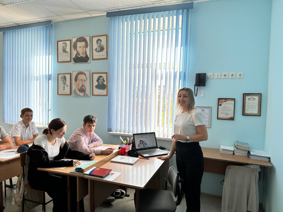 Постер к социальной практике: Учимся замечать друг друга.