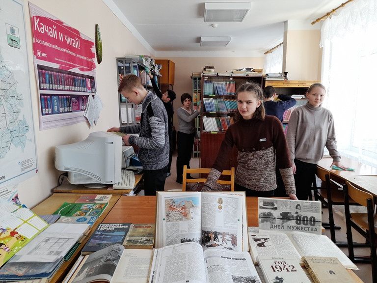 Постер к социальной практике: У коллектива  большая сила
