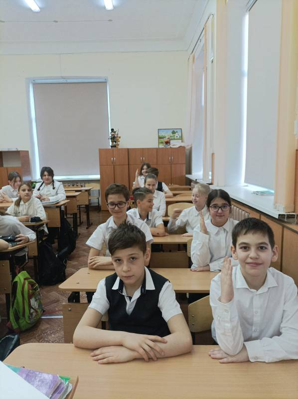 Постер к социальной практике: Наше будущее - в наших руках! 5 А класс город Белореченск Краснодарский край. классный руководитель Архипова Л.Р.
