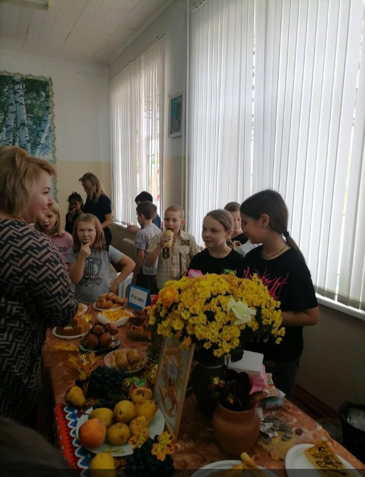 Постер к социальной практике: Кто хорошо трудится, тому есть чем хвалиться