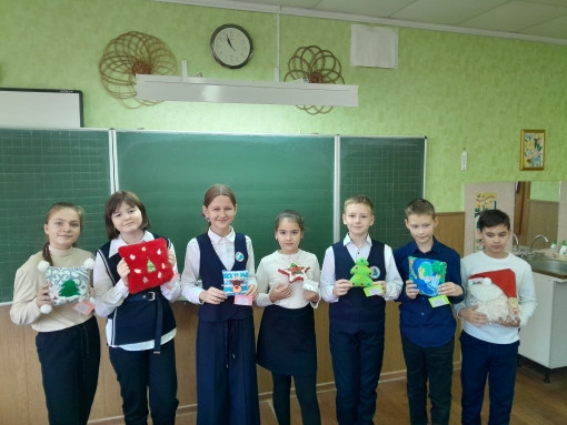 Постер к социальной практике: Поможем чем можем
