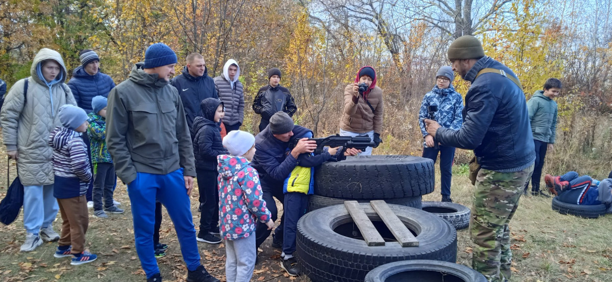 Постер к социальной практике: Самооборона. Игра лазертаг.