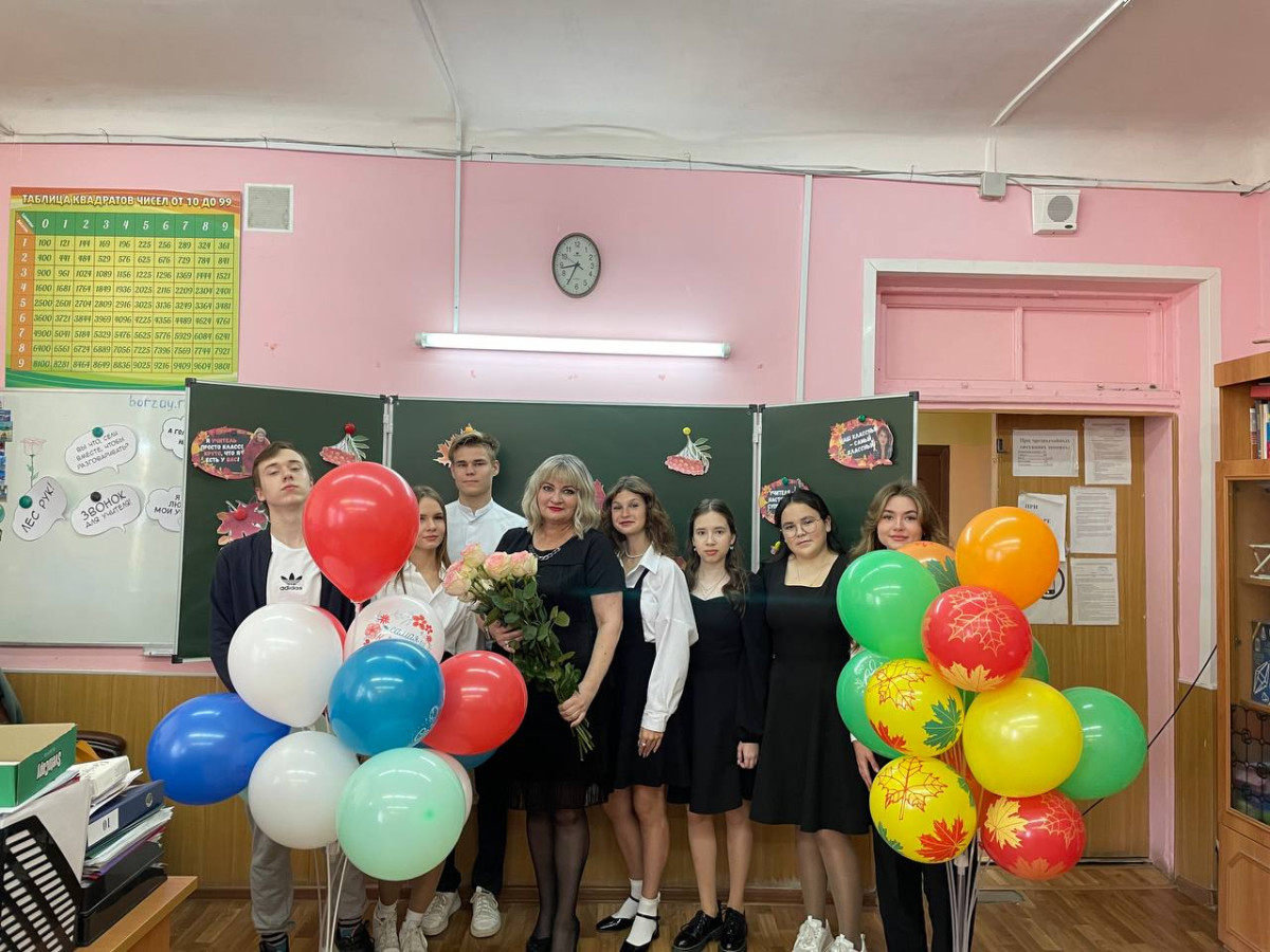 Постер к социальной практике: Подари учителю улыбку