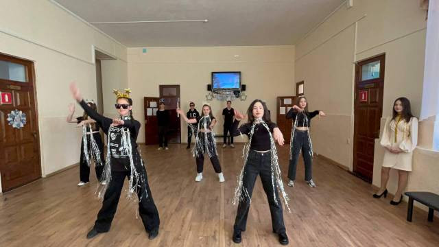 Постер к социальной практике: Счастье творчества. 9 Б МБОУ СОШ 9 город Белореченск Краснодарский край