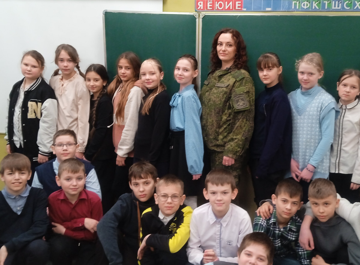 Постер к социальной практике: Кто других уважает, тому жизнь помогает.