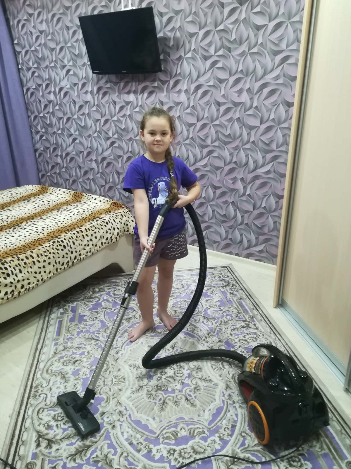 Постер к социальной практике: "Помогаторы"