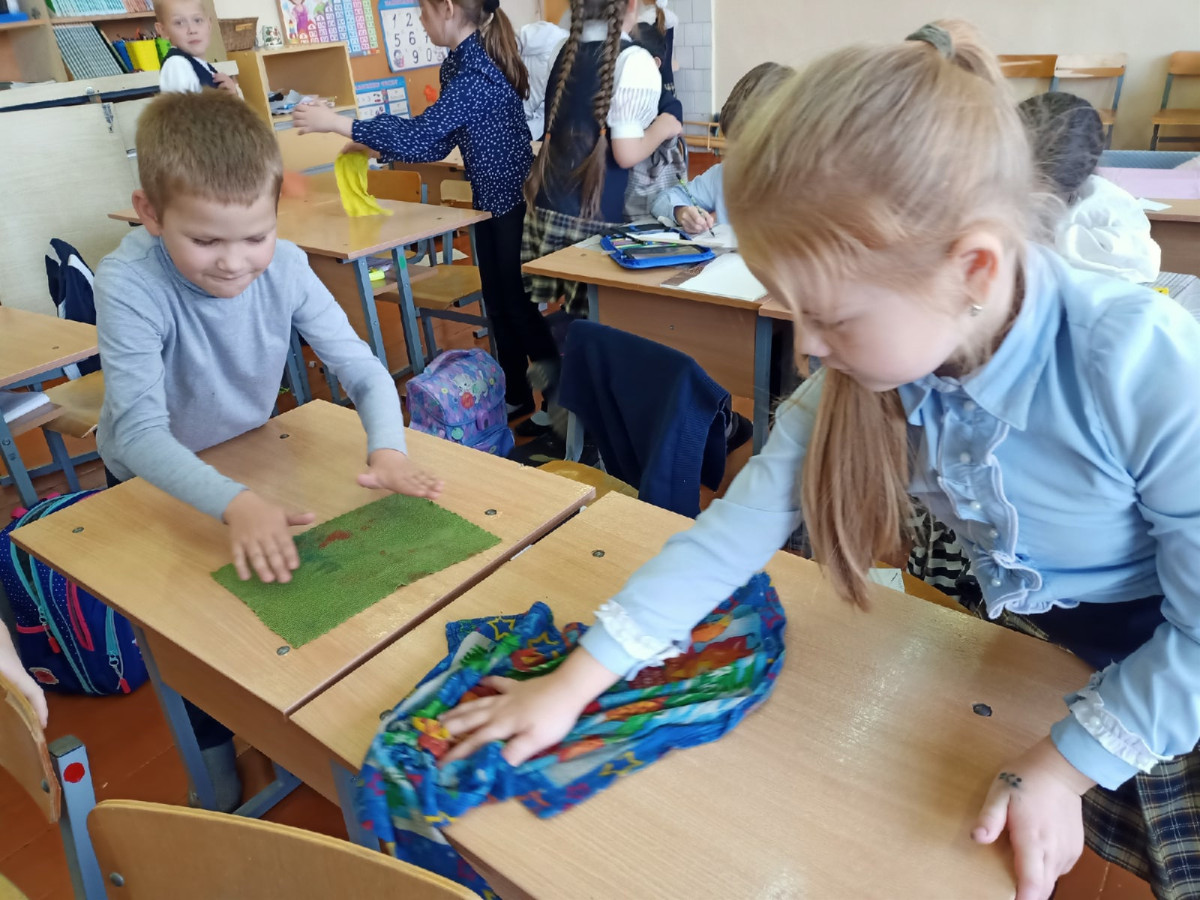 Постер к социальной практике: Самый лучший дар — это дар делать добро другим.