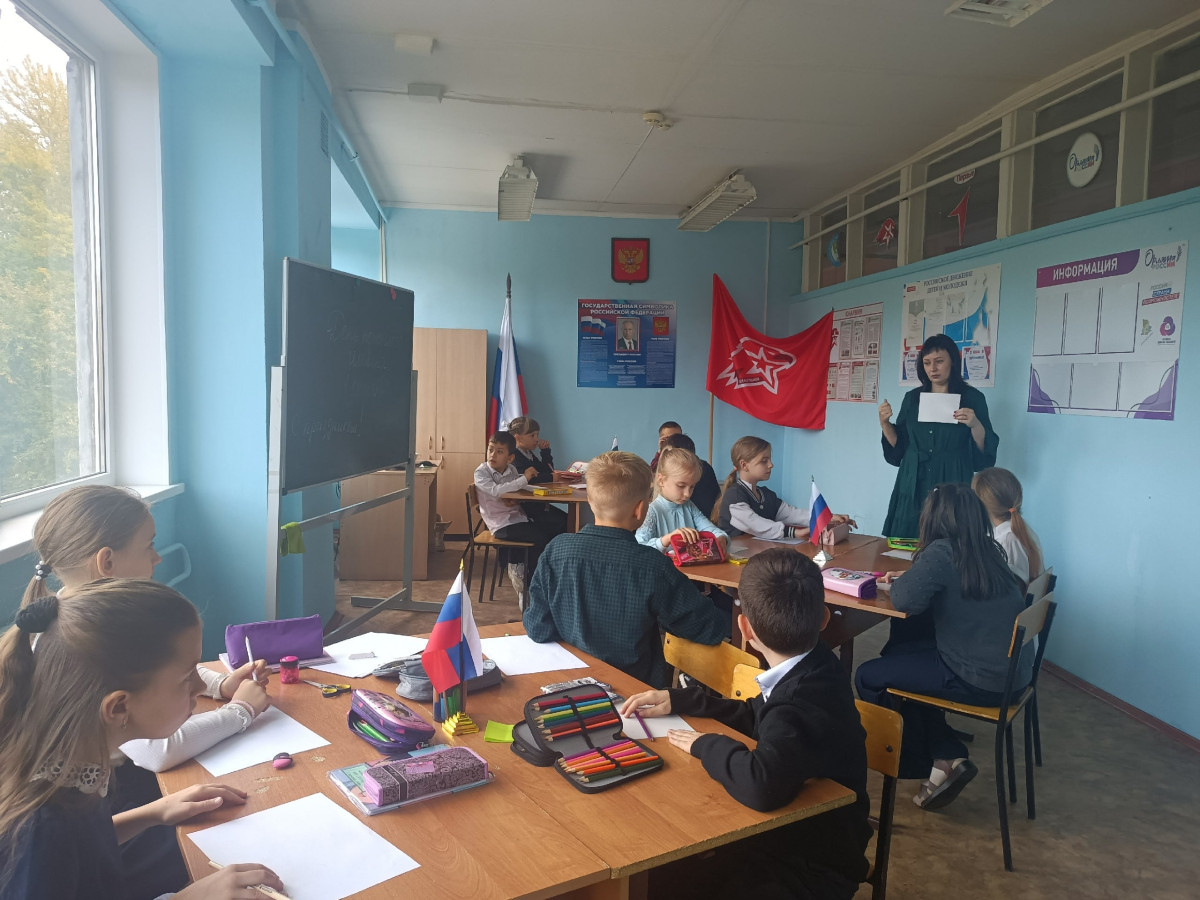 Постер к социальной практике: сделаем поздравительные открытки для одиноких пожилых людей