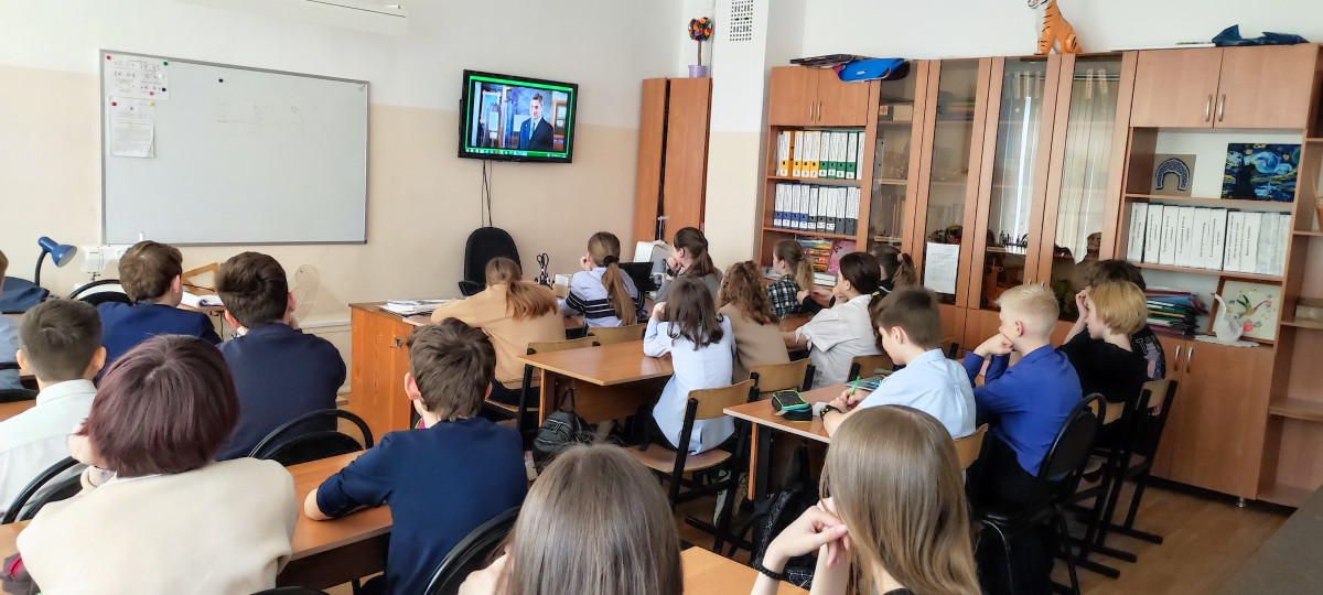 Постер к социальной практике: Гордимся нашим героем - выпускником школы!