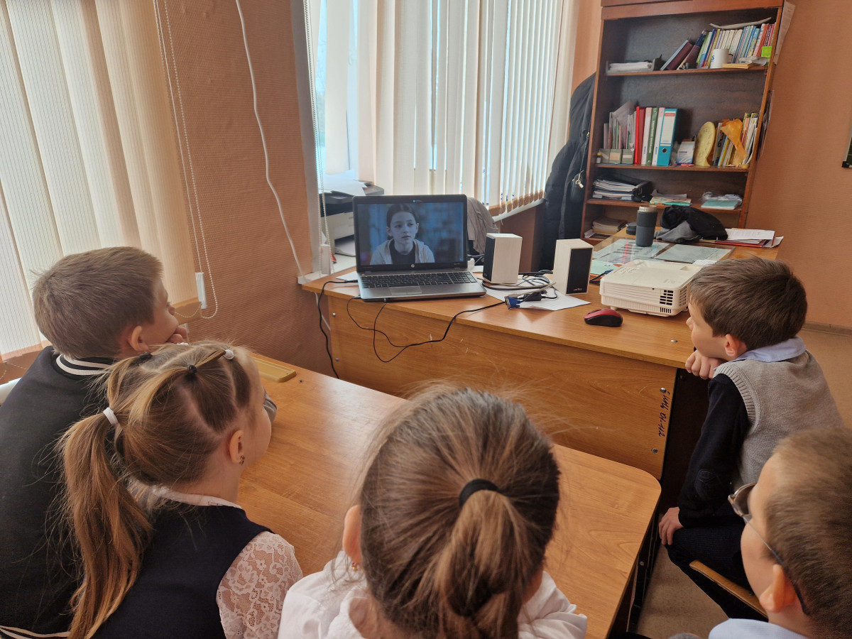 Постер к социальной практике: 8 марта