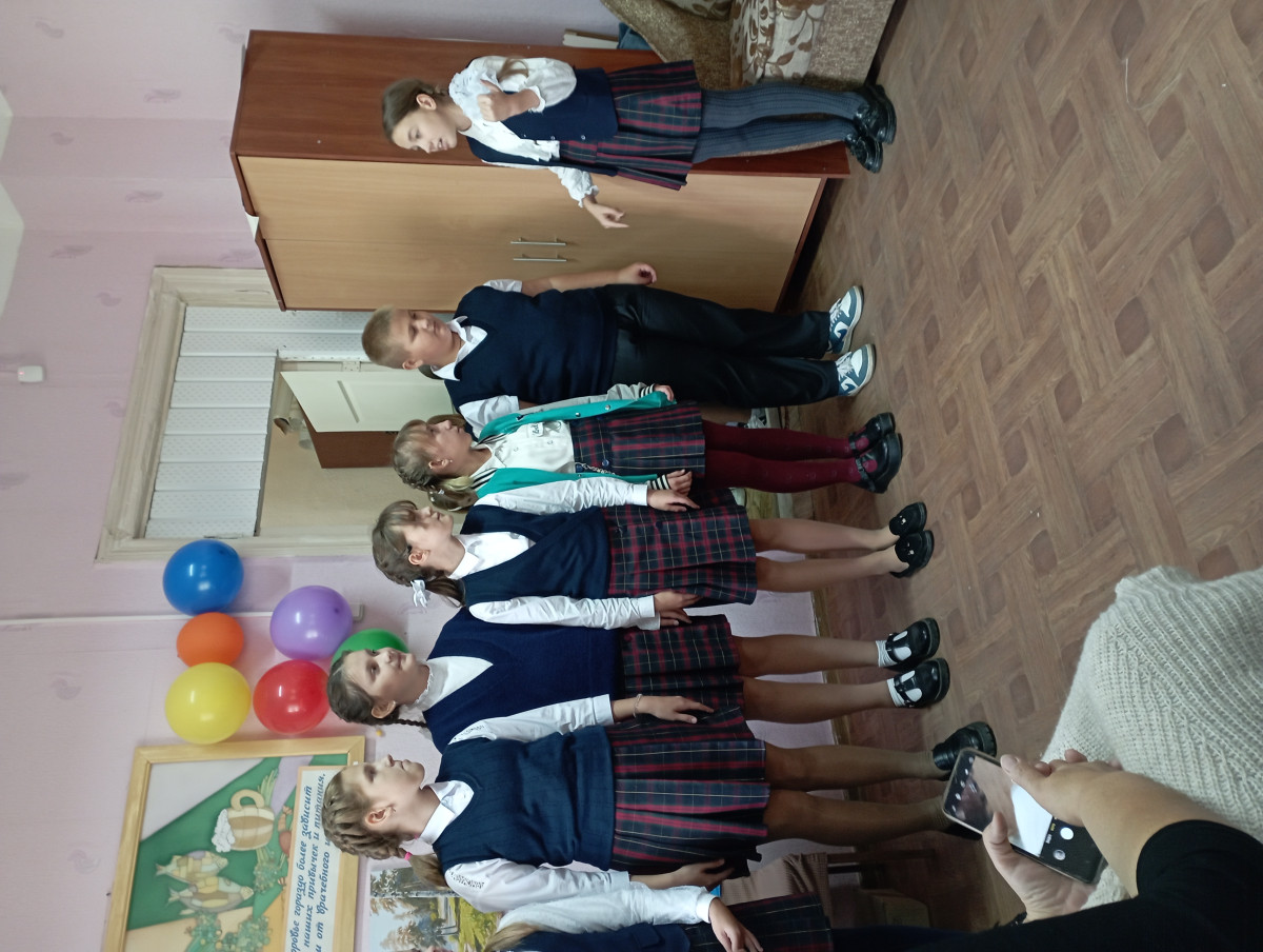 Постер к социальной практике: Созидательный труд-основа будущего.