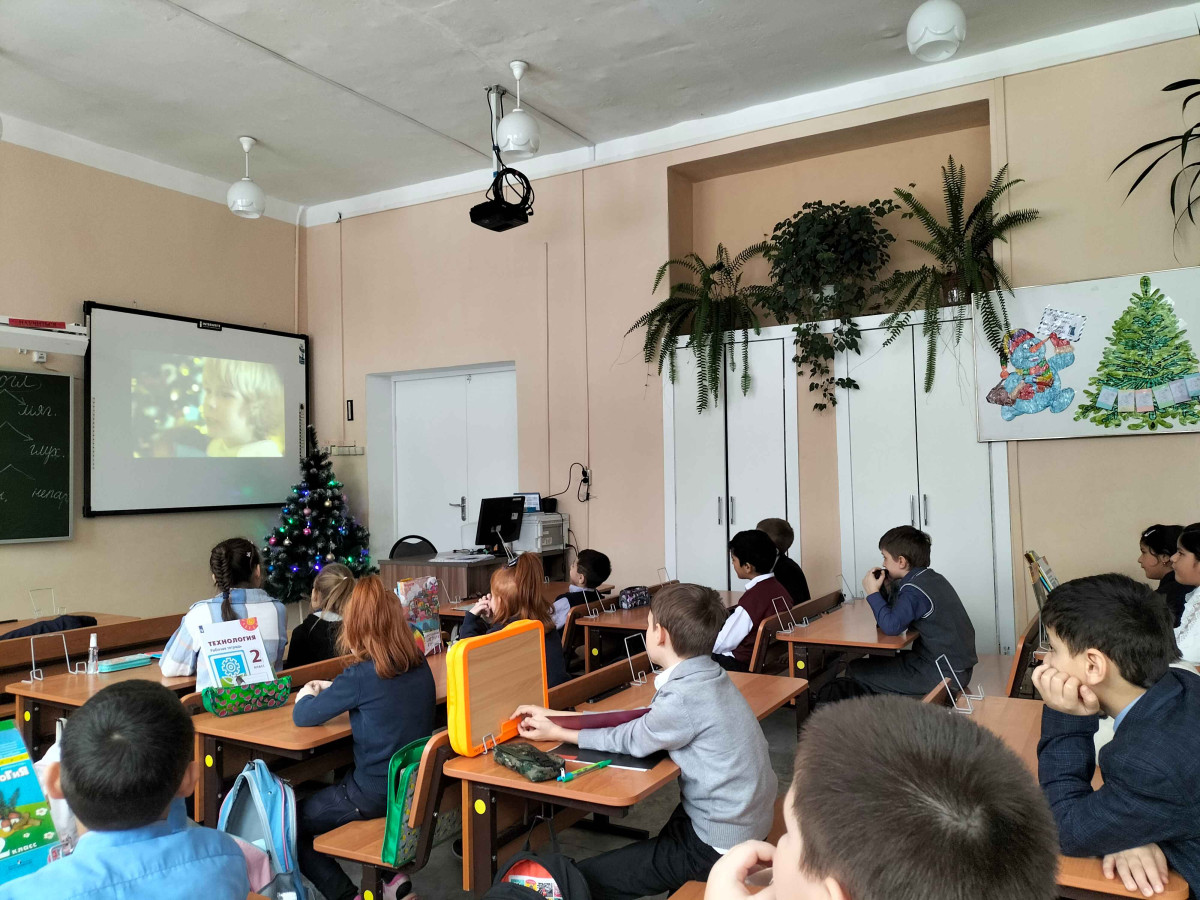 Постер к социальной практике: «С Новым годом, Надежда Петровна!»
