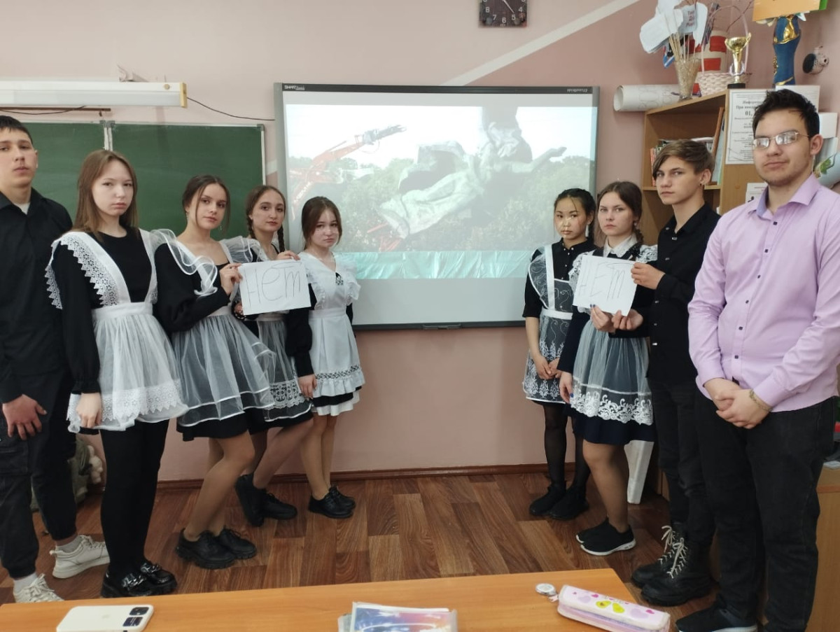 Постер к социальной практике: "Это нужно не мёртвым, это нужно живым"