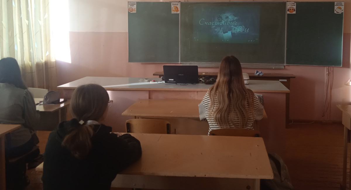 Постер к социальной практике: Подвиг для нашего народа не жертва, а одно из его повседневных проявлений.