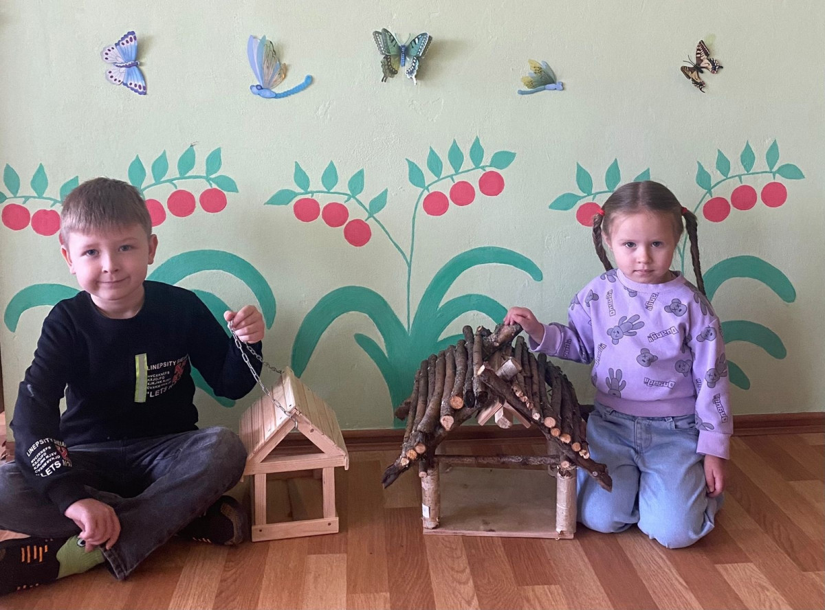 Постер к социальной практике: «Помощь — это стук в будущее».