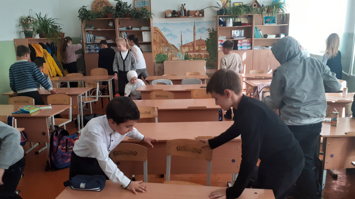 Постер к социальной практике: Труд объединяет коллектив