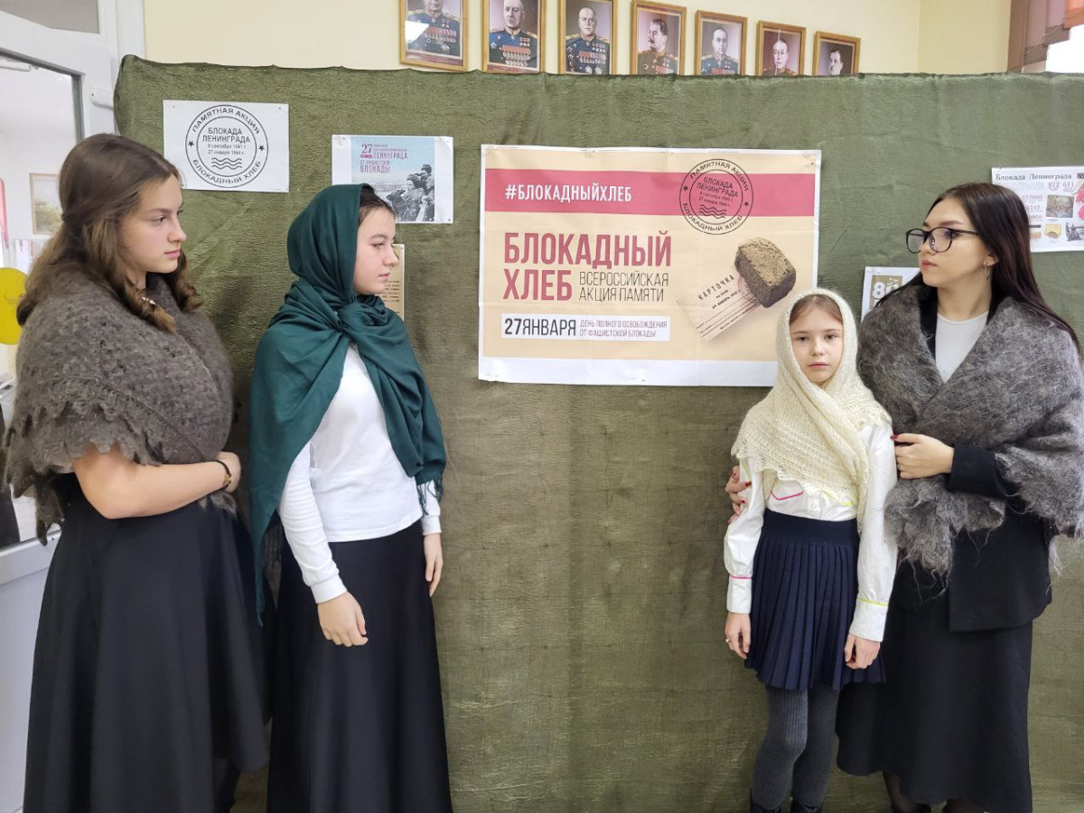 Постер к социальной практике: "Помощь - стук в будущее"