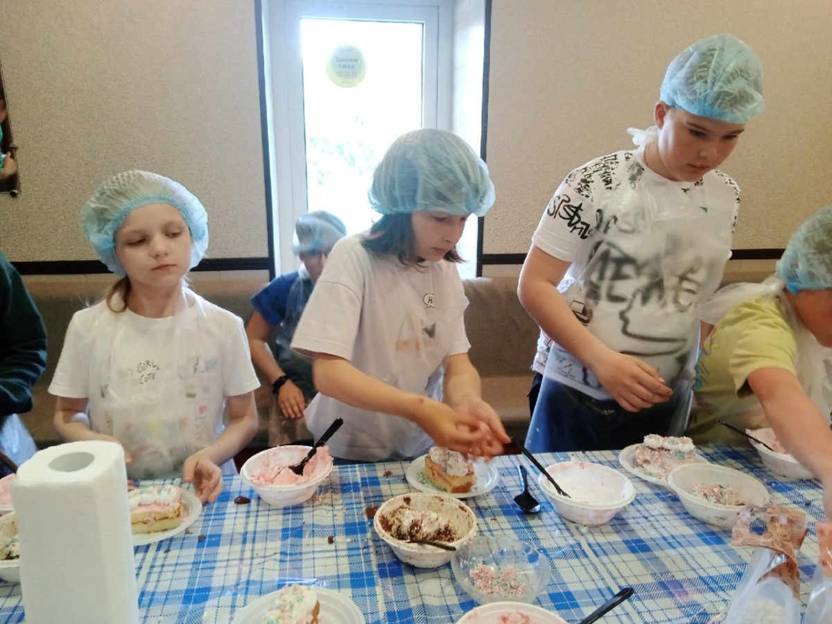 Постер к социальной практике: Сладкие сюрпризы.