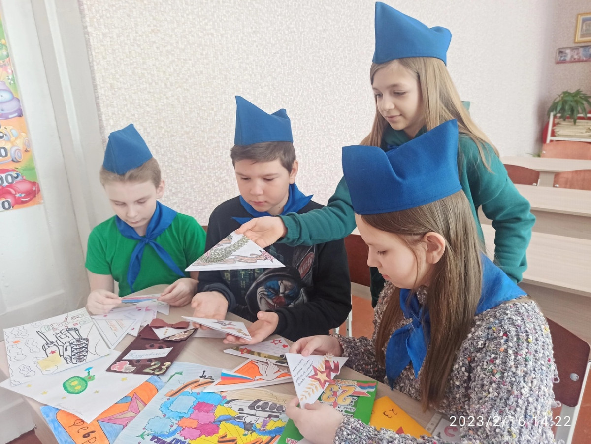 Постер к социальной практике: Ради  защитников  Отечества